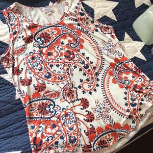 Lularoe TankTop size 3XL but fits more like XL.  It’s white with blue and red
